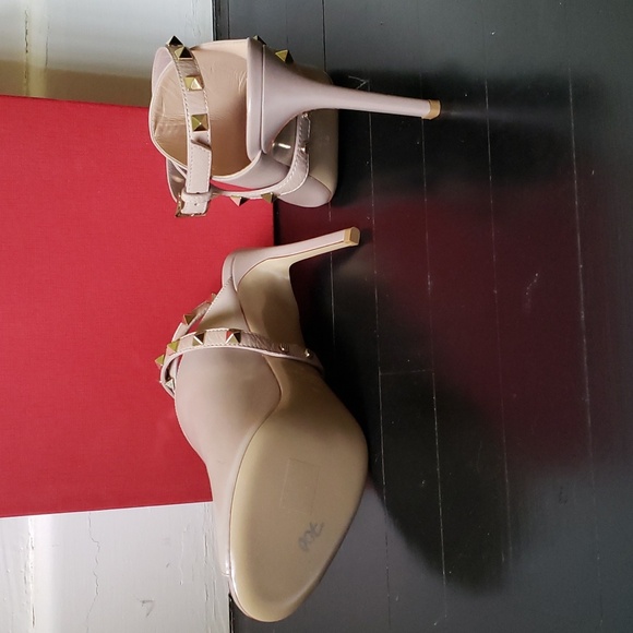 NIB Tan Valentino Rockstud stiletto sandals 38 - Picture 3 of 5